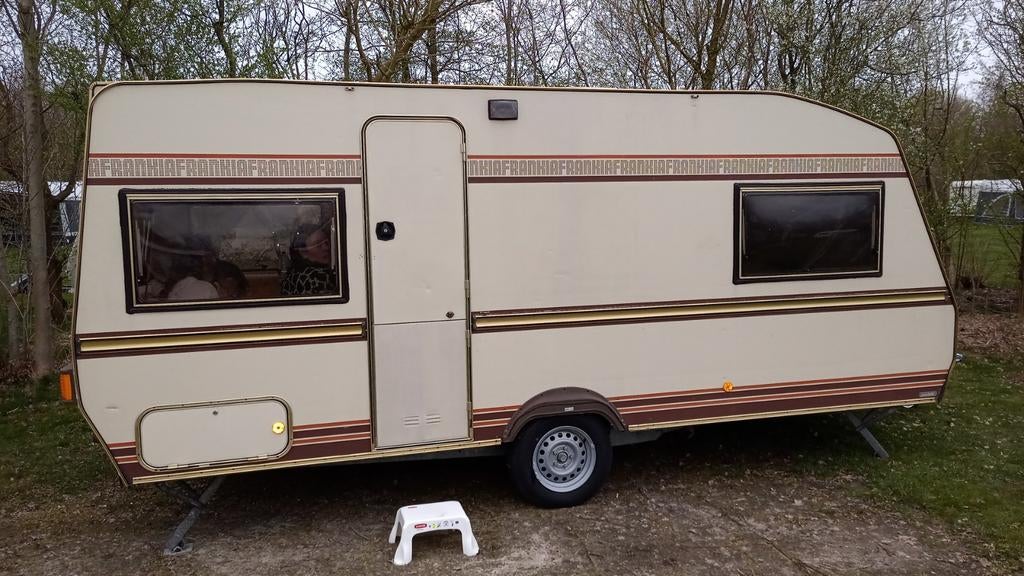 Frankia 530 caravan met winter- en zomervoortent, Ophalen