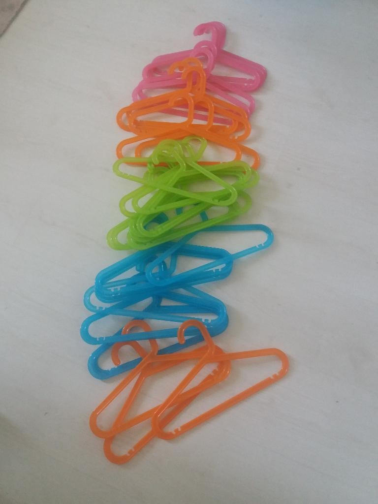 30 kinderkledinghangers Ikea Bagis, Kleding | Dames, Kledinghangers, Ophalen of Verzenden, Zo goed als nieuw, Kunststof, Kinderen en Volwassenen