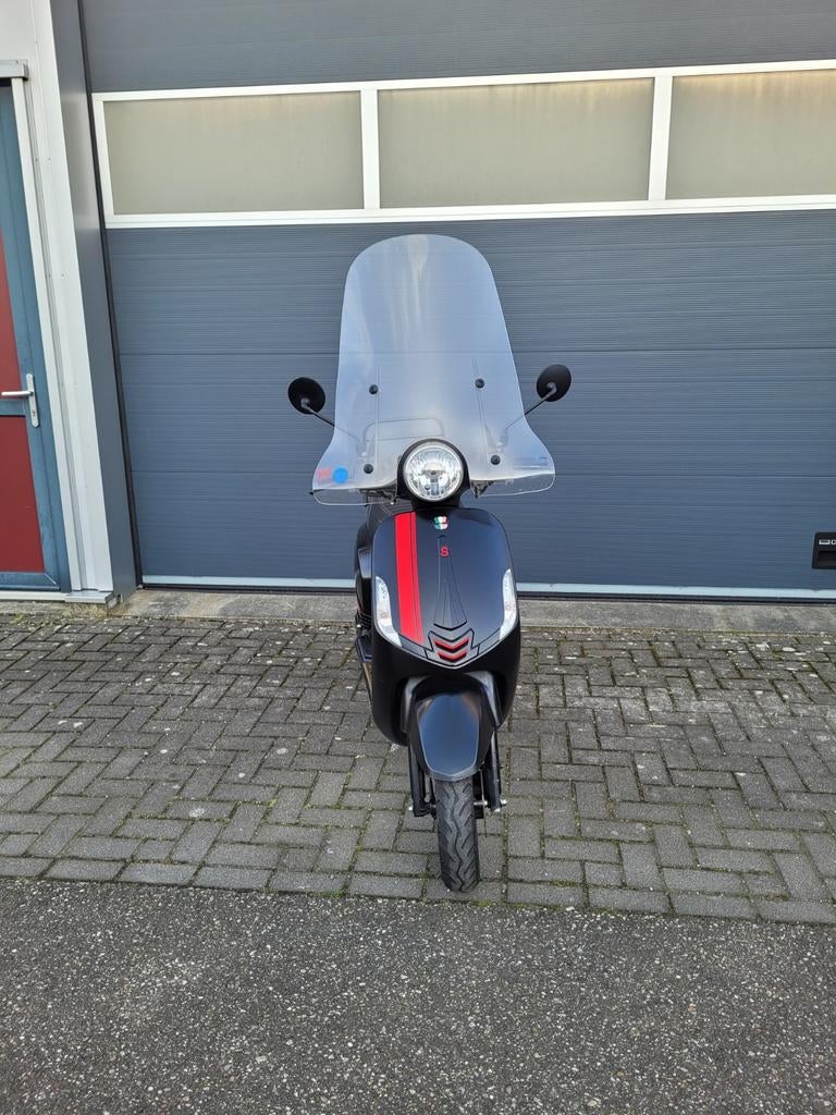 GTS TOSCANA Scooter - Zwart met rode accenten, Gebruikt, Benzine, Ophalen, Overige merken