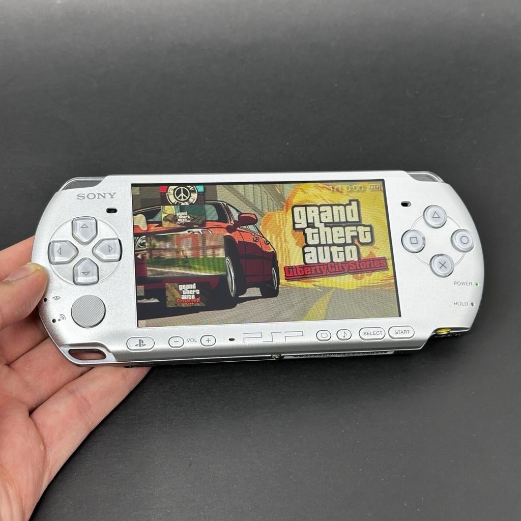 PSP Slim in uitstekende staat met lader + 100 games, Spelcomputers en Games, Spelcomputers | Sony PSP, Ophalen of Verzenden, Zo goed als nieuw