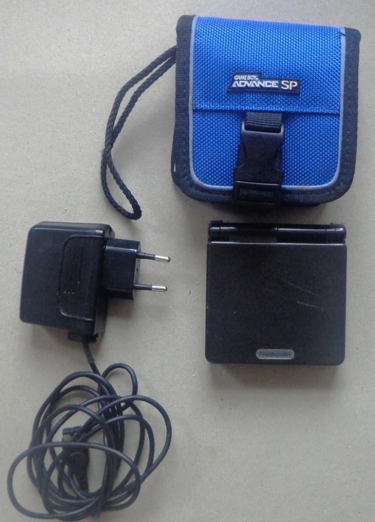 Gameboy Advance SP Zwart + originele oplader + tasje, Ophalen of Verzenden, Gebruikt, Game Boy Advance SP, Met beschermhoes of tas