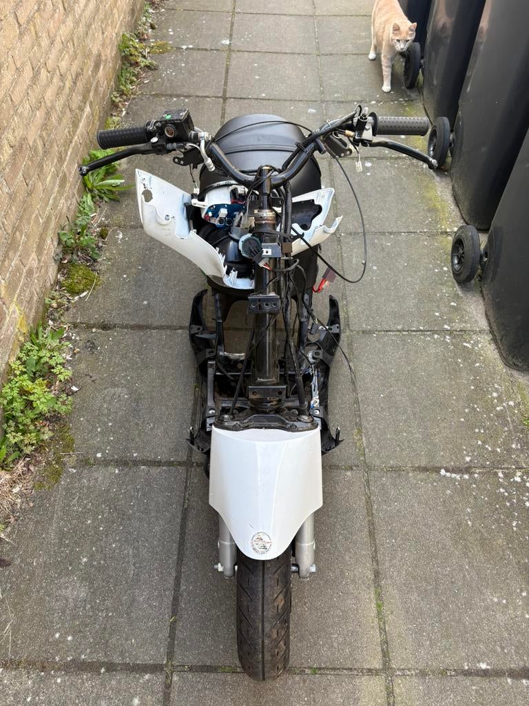 Piaggio zip frame, Fietsen en Brommers, Scooters | Piaggio, Ophalen, Zip, Zo goed als nieuw, Benzine