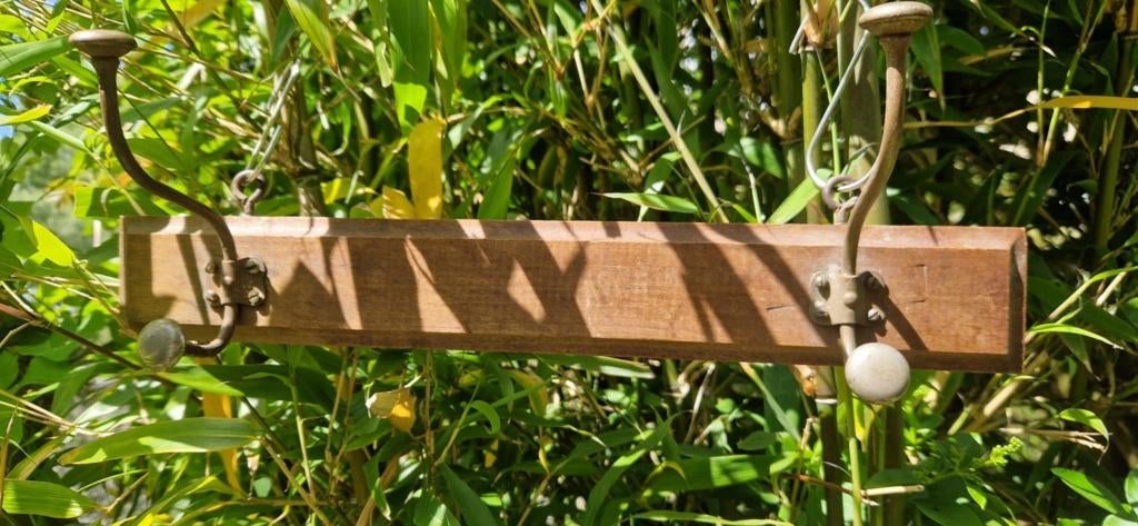 Antiek kapstokje met dubbele haken (brocante), Wandkapstok, Gebruikt, Ophalen of Verzenden, Minder dan 100 cm