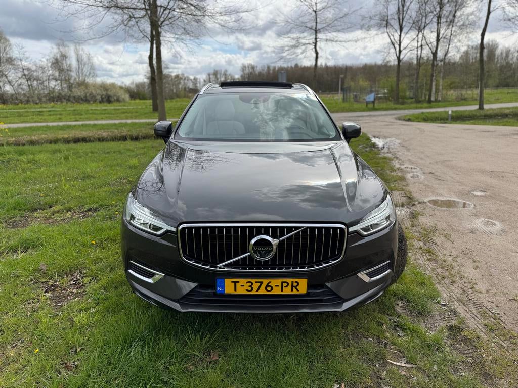 Volvo XC60 T8 Twin Engine 390pk Geartronic AWD 2020 Grijs, Auto's, Volvo, Automaat, Beige, 1969 cc, 138 €/maand