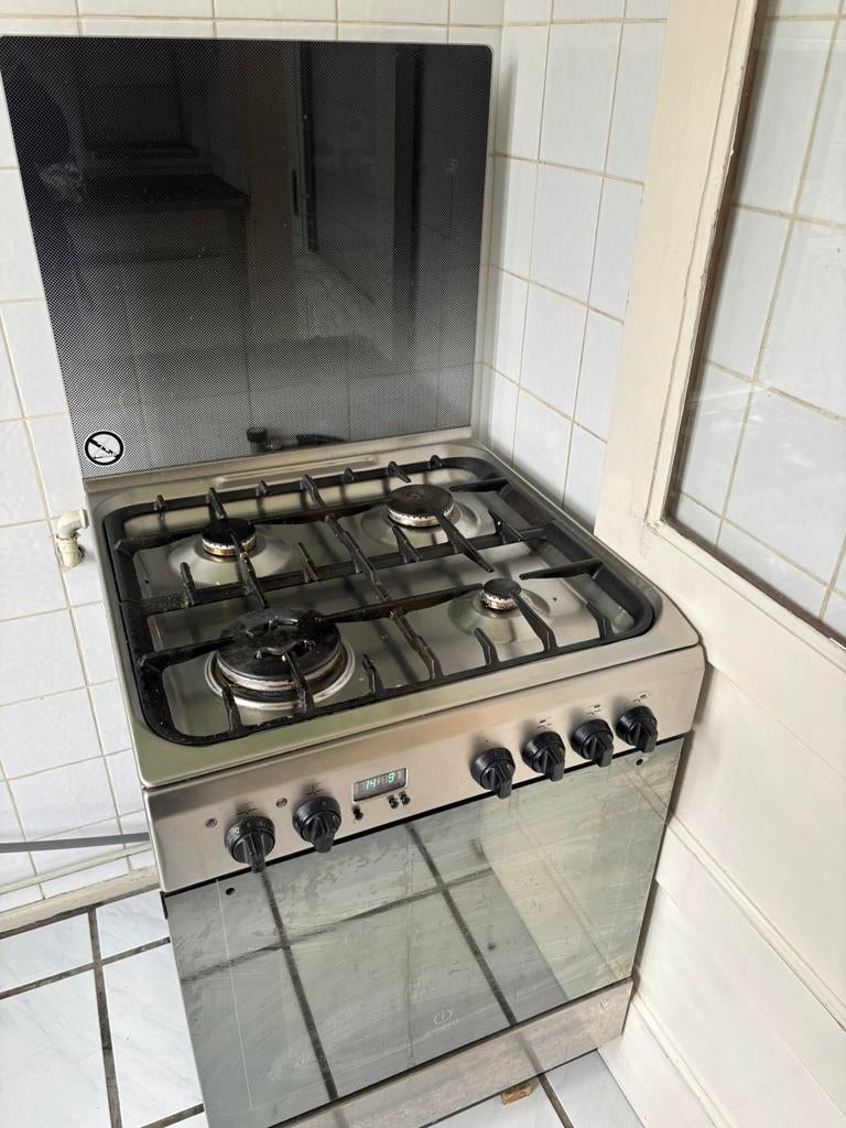 Gasfornuis met oven, Ophalen, 4 kookzones, Zo goed als nieuw, Gas