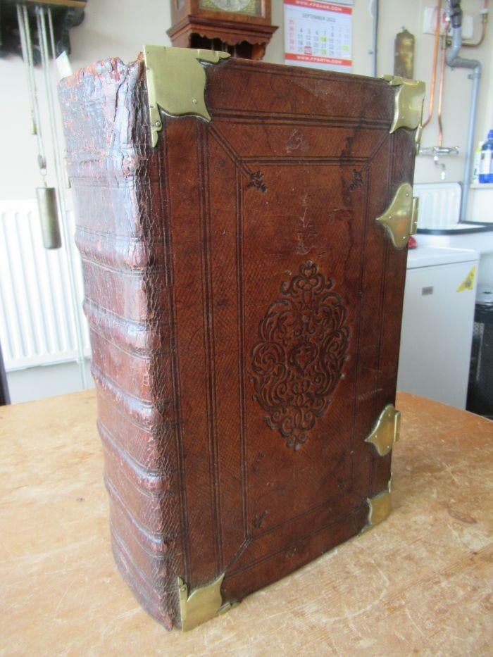 Oer 11062 GROTE kansel Statenbijbel gebr. Keur "anno 1729", Ophalen, Bijbel