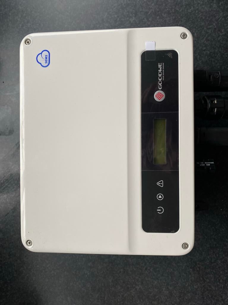 2 Zonnepaneel Converters: Goodwe & Hosola, Ophalen, Gebruikt, Overige typen