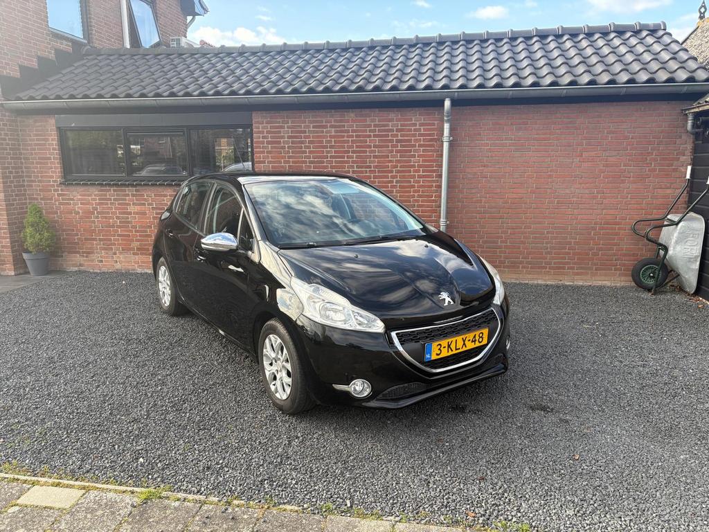 Peugeot 208 1.2 VTI 60KW/82PK 5-D 2013 Zwart, Auto's, Peugeot, Voorwielaandrijving, Stof, 1199 cc, Zwart