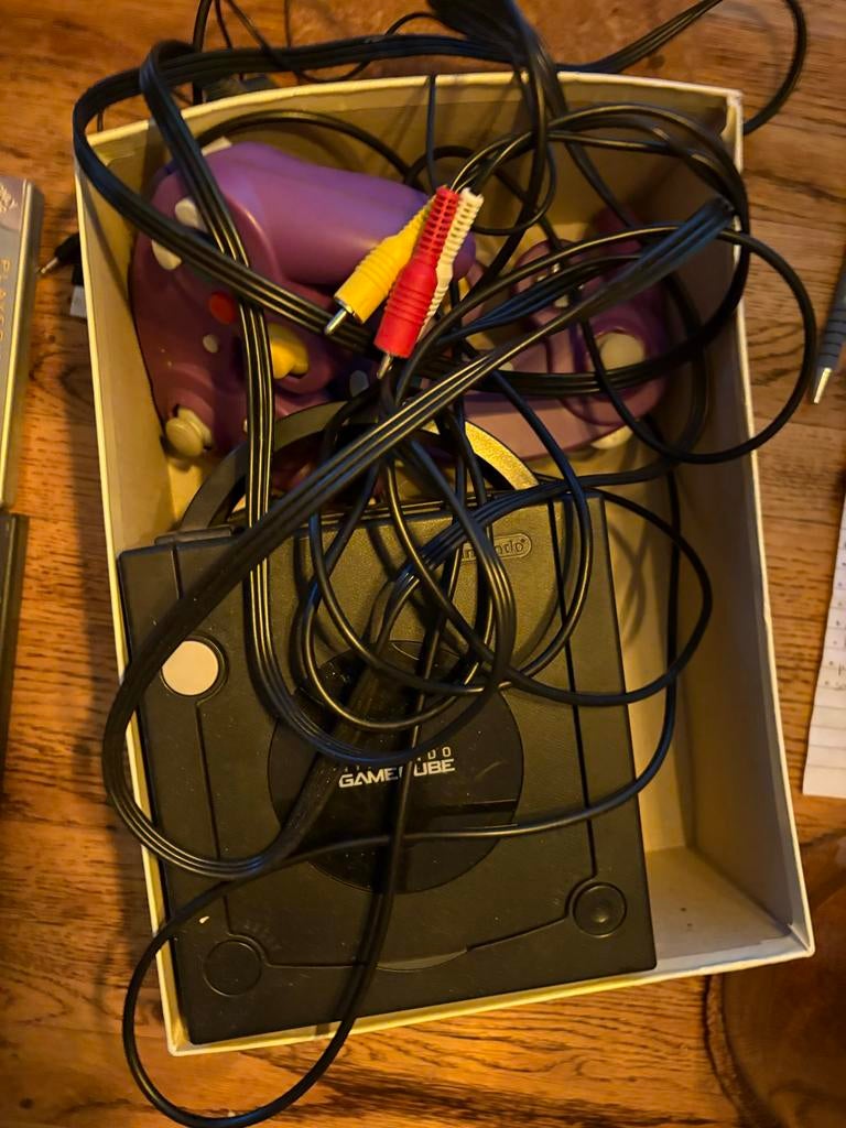 Nintendo GameCube met 2 controllers en 6 spellen, Ophalen, Zwart, Met 2 controllers, Gebruikt