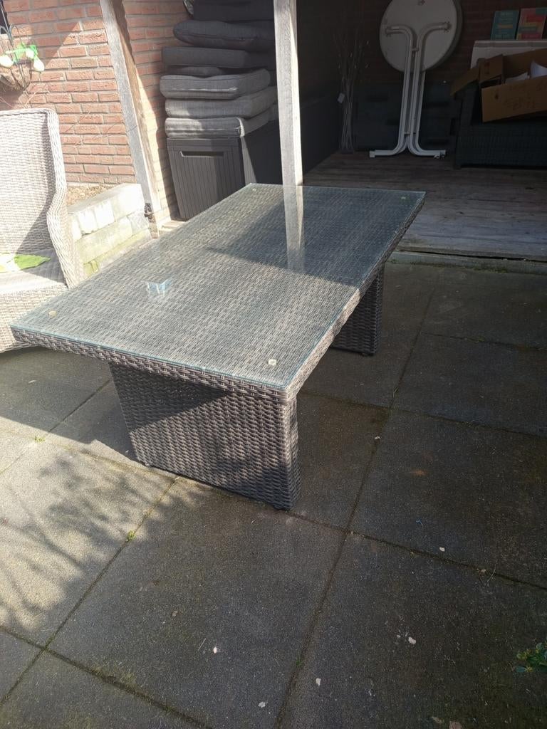 Antraciet kunststof rieten eettafel met glasplaat, Tuin en Terras, Tuintafels, Ophalen