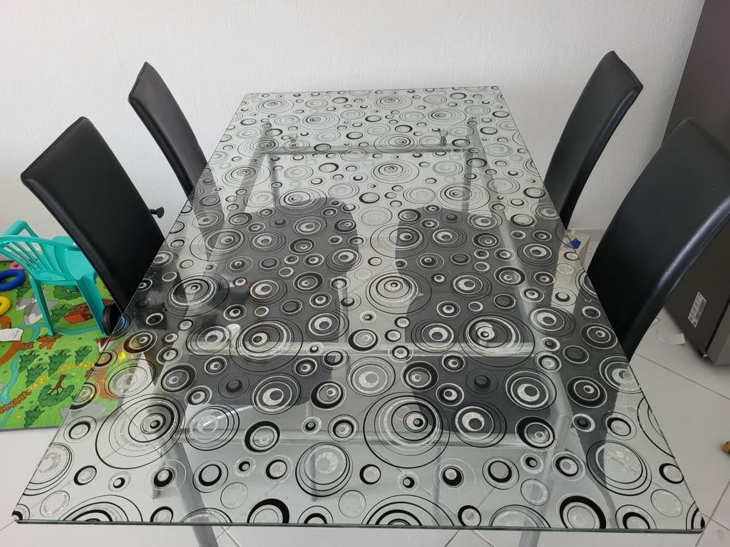 Eettafel met 4 stoelen (Dining table with four chairs), Zo goed als nieuw, 150 tot 200 cm, Rechthoekig, 50 tot 100 cm
