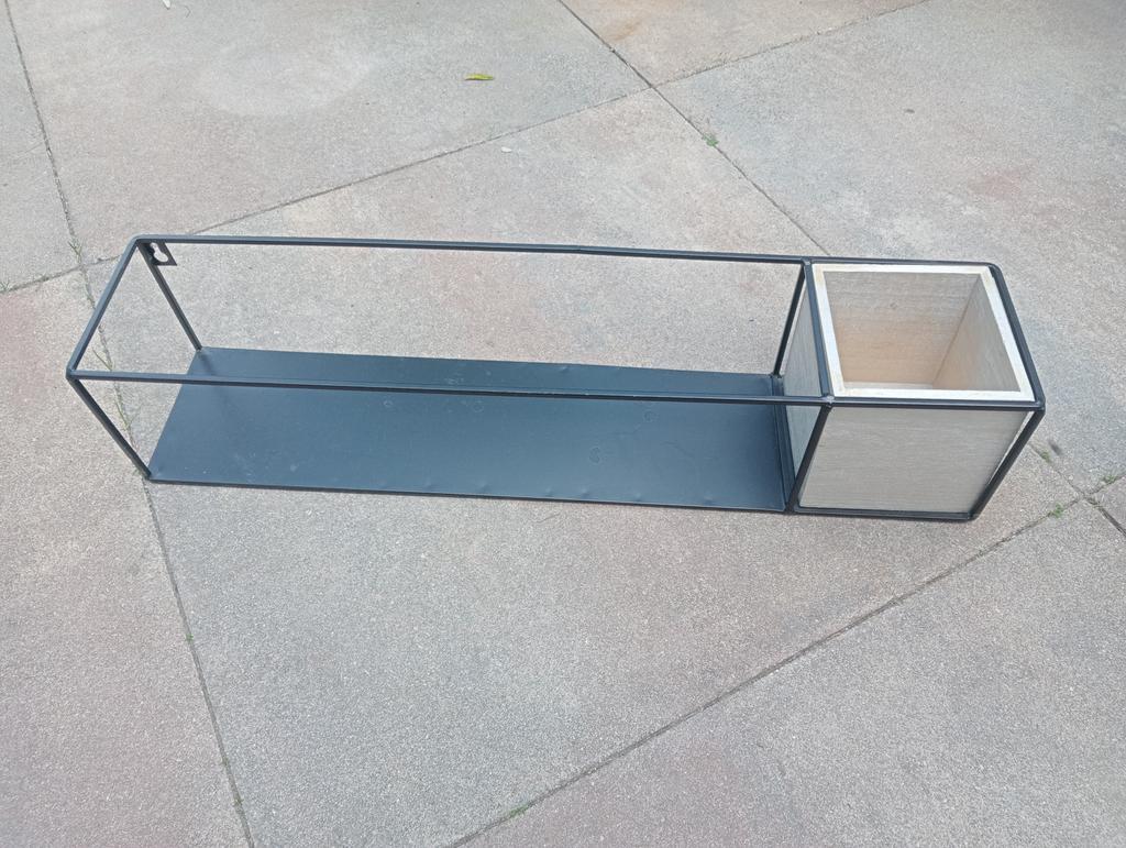 Wandrek plank zwart ijzer 60x13x13 met bakje, Ophalen of Verzenden, Gebruikt