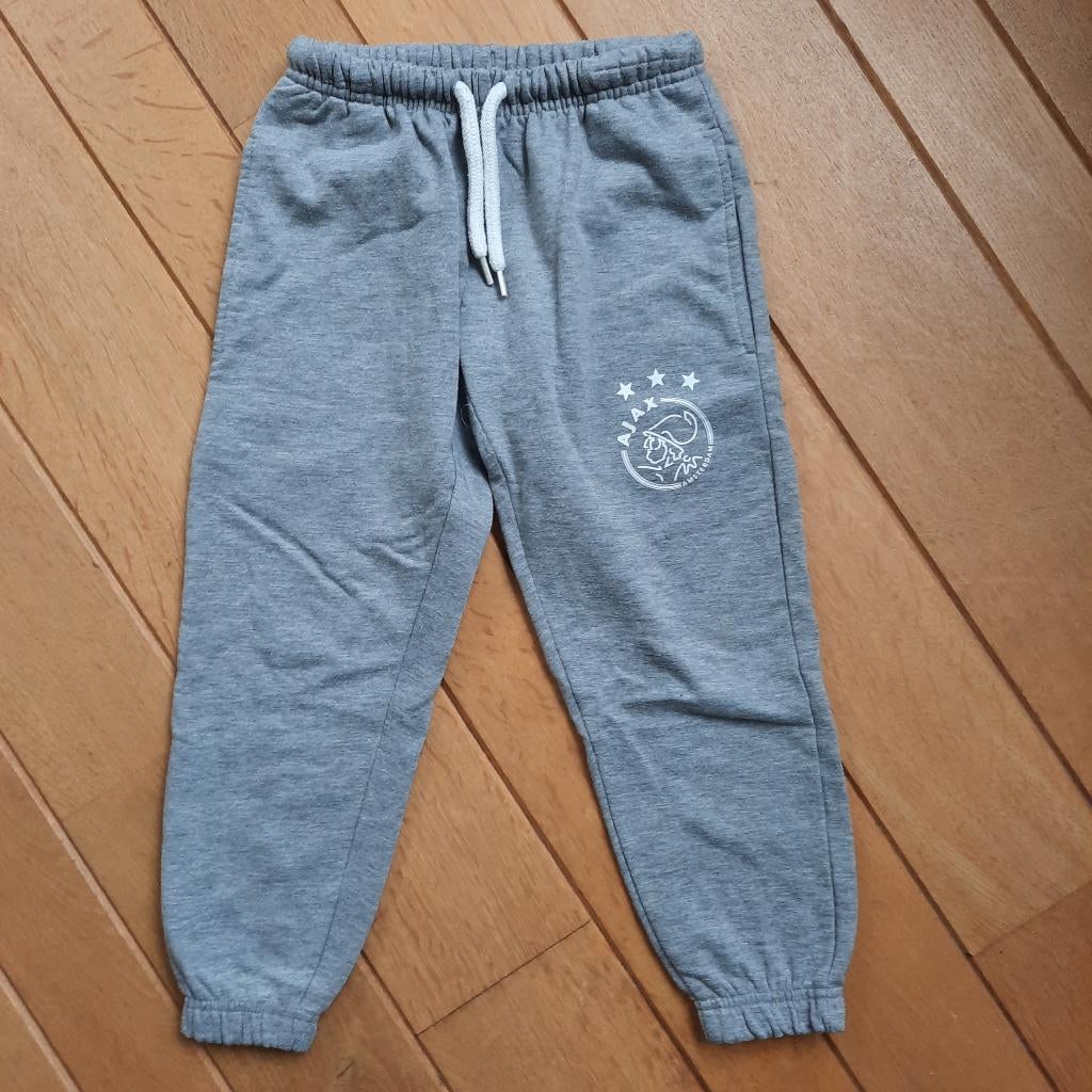 AJAX joggingbroek grijs maat 116/122, Ophalen of Verzenden, Gebruikt, Jongen of Meisje, Broek