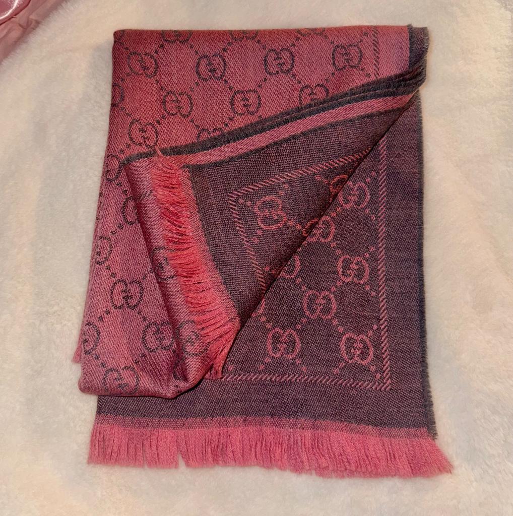 NEW Gucci sjaal (origineel met bon), Kleding | Dames, Mutsen, Sjaals en Handschoenen, Nieuw, Ophalen of Verzenden, Gucci, Maat 36 (S)