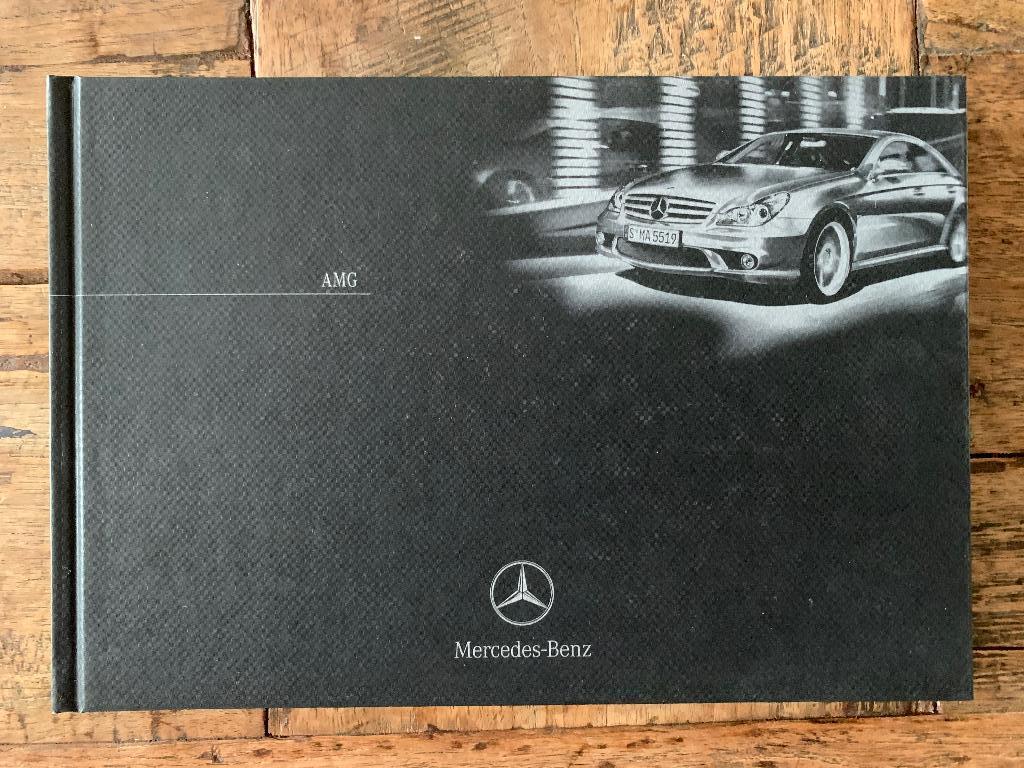 Folder, brochure Mercedes-Benz AMG hardcover 2004 Engels, Boeken, Nieuw, Mercedes-Benz, Mercedes, Ophalen of Verzenden