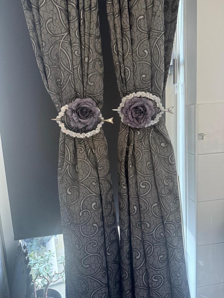 Zilveren gordijnen met patroon, Huis en Inrichting, Gebruikt, 200 cm of meer, Ophalen of Verzenden, 200 cm of meer