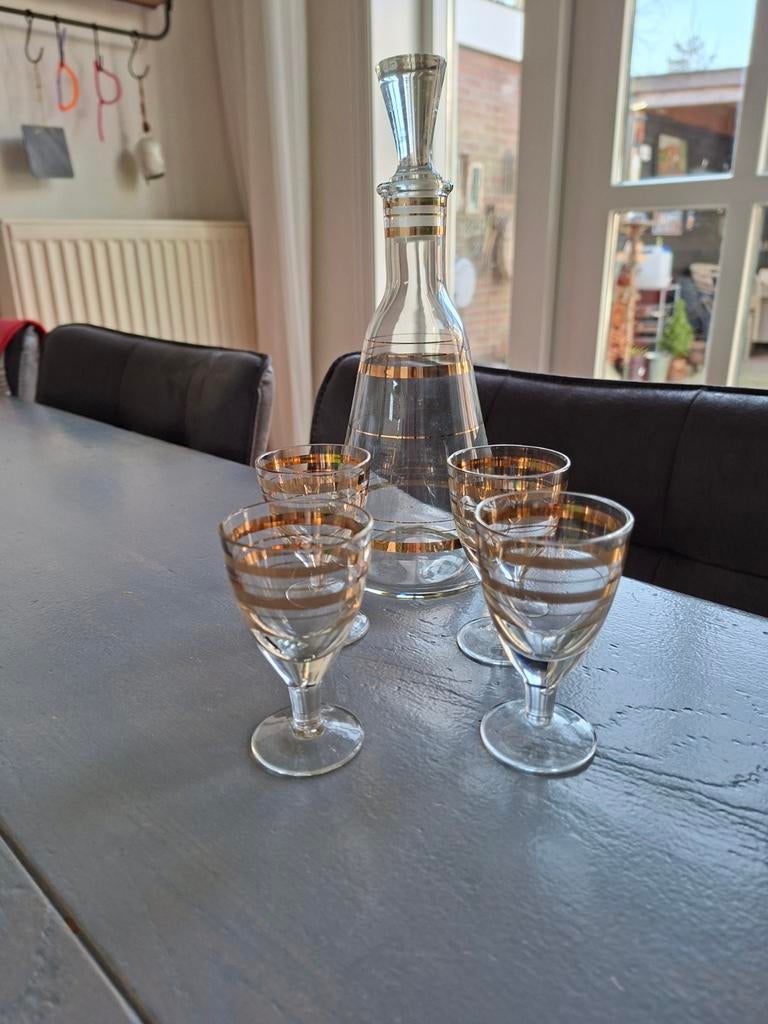 Vintage karaf met 4 borrelglaasjes - goudkleurige rand, Antiek en Kunst, Ophalen of Verzenden