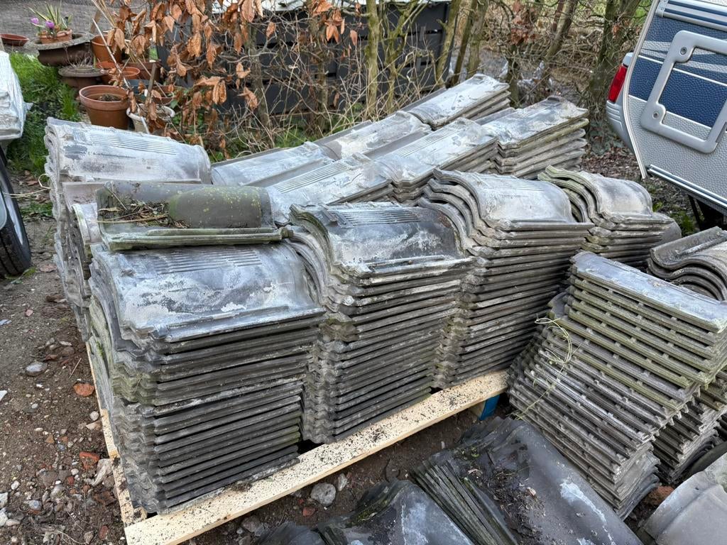 Partij dakpannen en chaperon dakpannen OVH blauw gesmoord, Doe-het-zelf en Verbouw, Dakpannen en Dakbedekking, Ophalen, Gebruikt