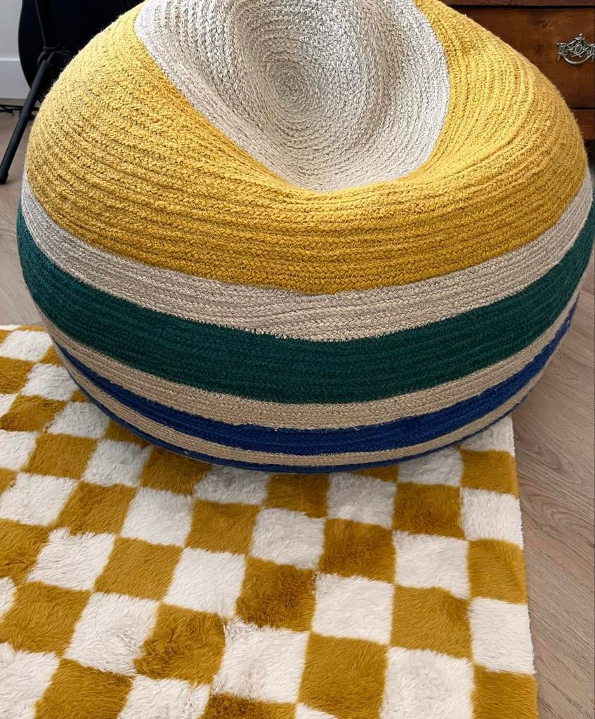 Kleurrijke MADE poef in goede conditie, Huis en Inrichting, Ophalen, Zo goed als nieuw, Rond, Stof