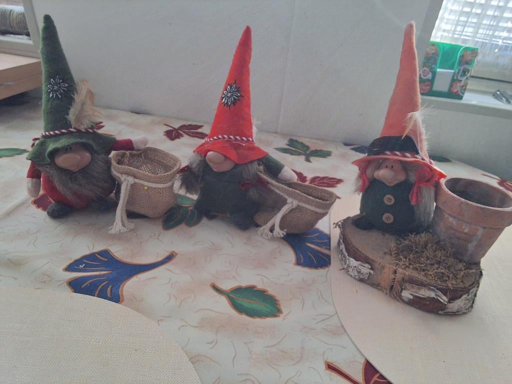 3 Kabouters met porseleinen gezichtjes, Ophalen of Verzenden