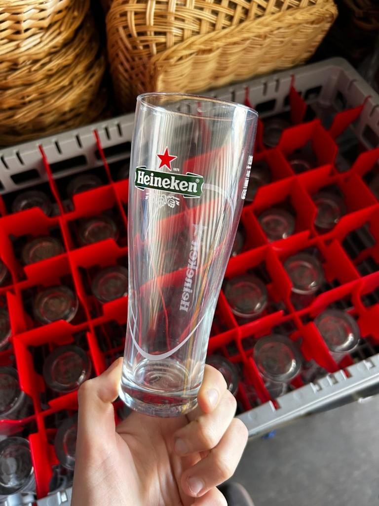 33x Heineken glas + krat, Verzamelen, Ophalen, Bierglas, Time Out, Boonsweg 43