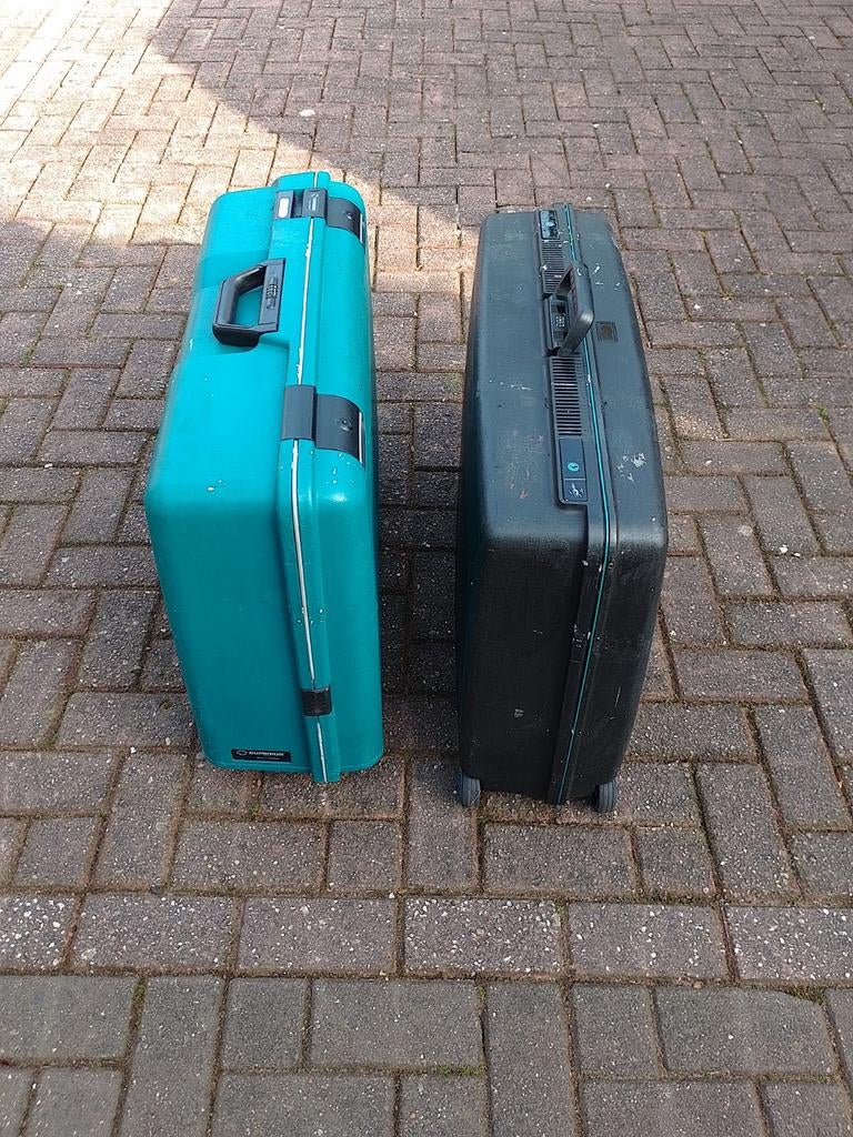 2 nette grote reiskoffers, Ophalen, Zo goed als nieuw, Hard kunststof, 70 cm of meer