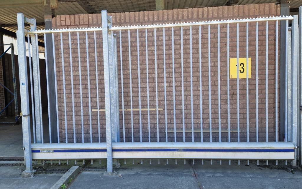 2 Heras Schuifpoorten hoogte 250cm Lengte 470 en 530cm, Ophalen, Met poort, Gebruikt, Spijlenhekwerk