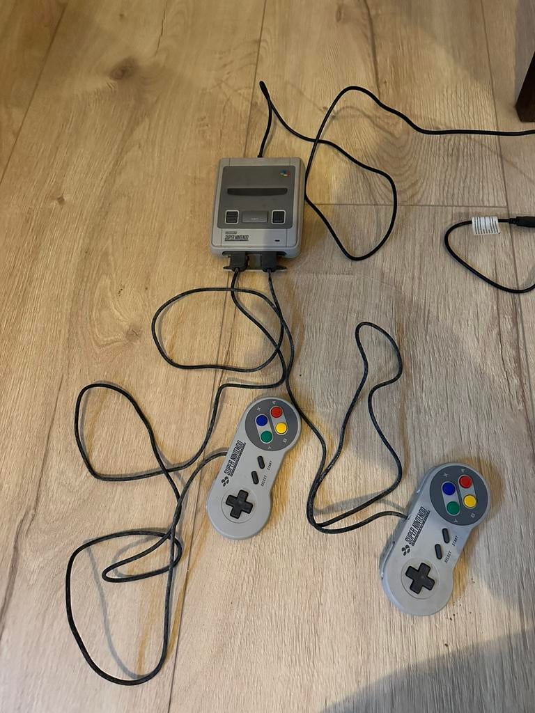 Super Nintendo mini, Spelcomputers en Games, Spelcomputers | Nintendo Super NES, Ophalen, Zo goed als nieuw, Met 2 controllers