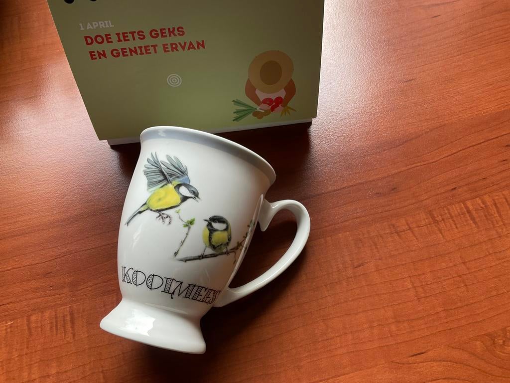 MOk op voetje Hollandse vogels “koolmees” bij ELLES, Verzamelen, Ophalen of Verzenden, Zo goed als nieuw, Porselein, Kop en/of schotel