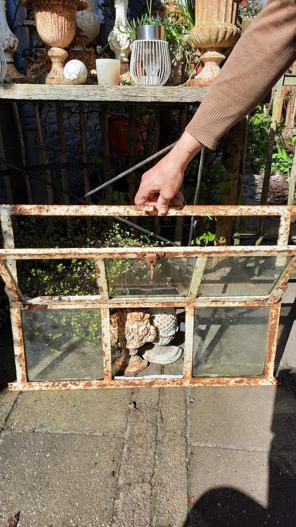 Oud stal raam, Ophalen