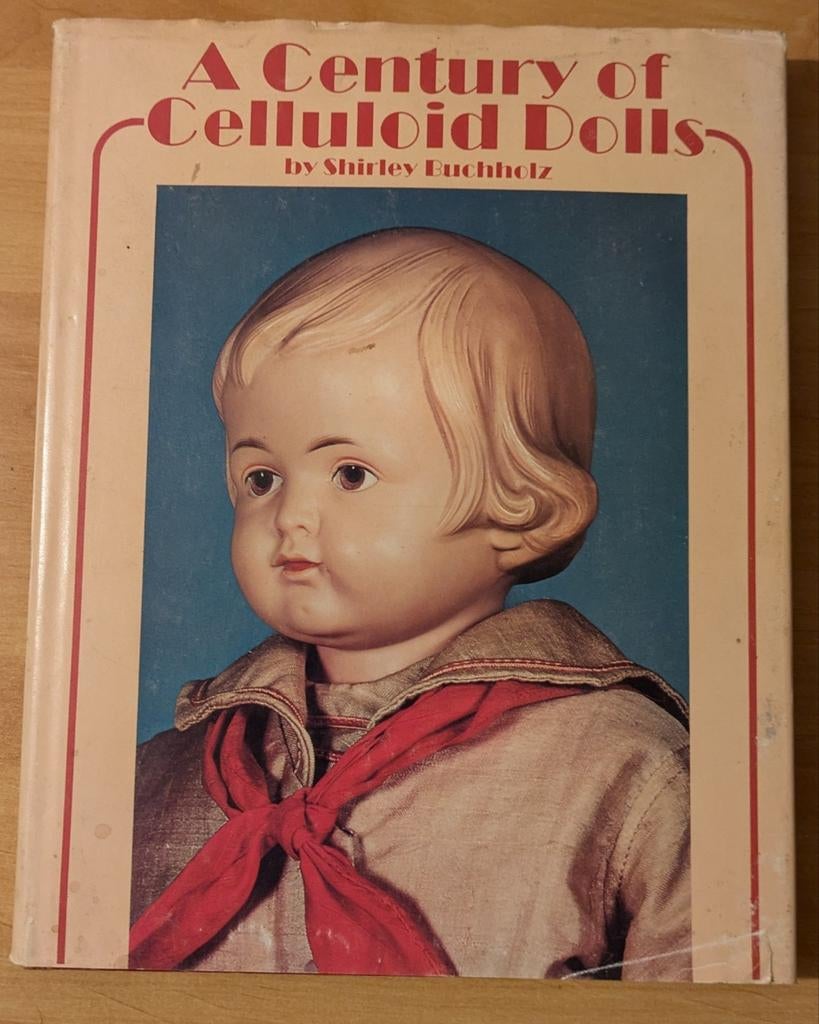 A Century of Celluloid Dolls - Shirley Buchholz, Boeken, Ophalen of Verzenden, Gelezen