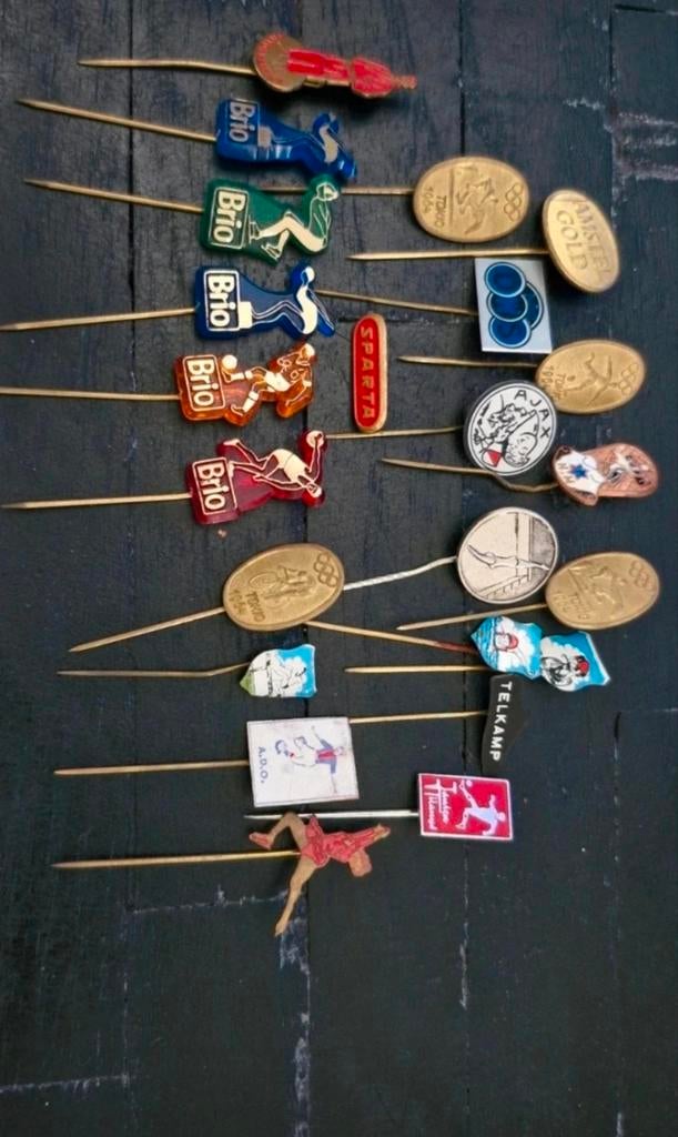 Verzameling sport speldjes, Verzamelen, Speldjes, Pins en Buttons, Ophalen of Verzenden