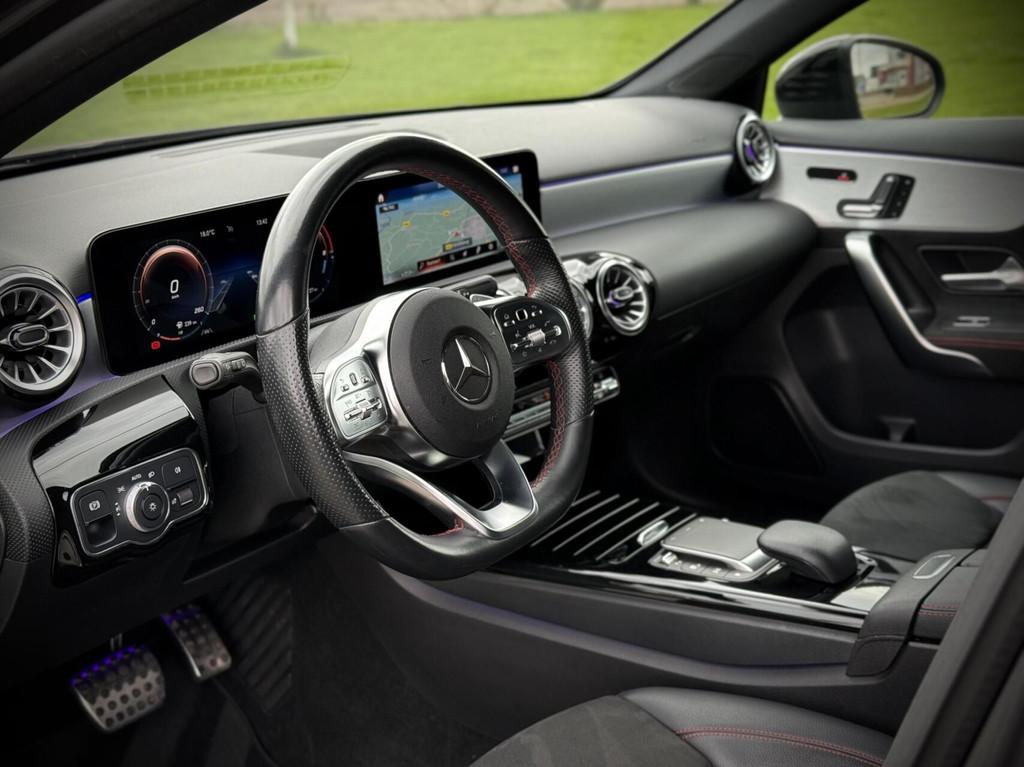 Mercedes A-klasse 250 e AMG Panoramadak|Keyless|Night pakket, Auto's, Mercedes-Benz, Gebruikt, Euro 6, 4 cilinders, Bedrijf