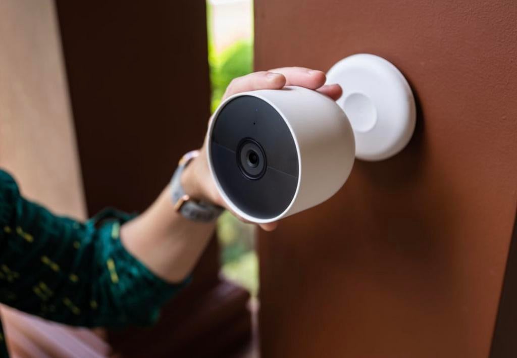 GOOGLE NEST CAM CAMERA DRAADLOOS MET ACCU, Ophalen, Zo goed als nieuw