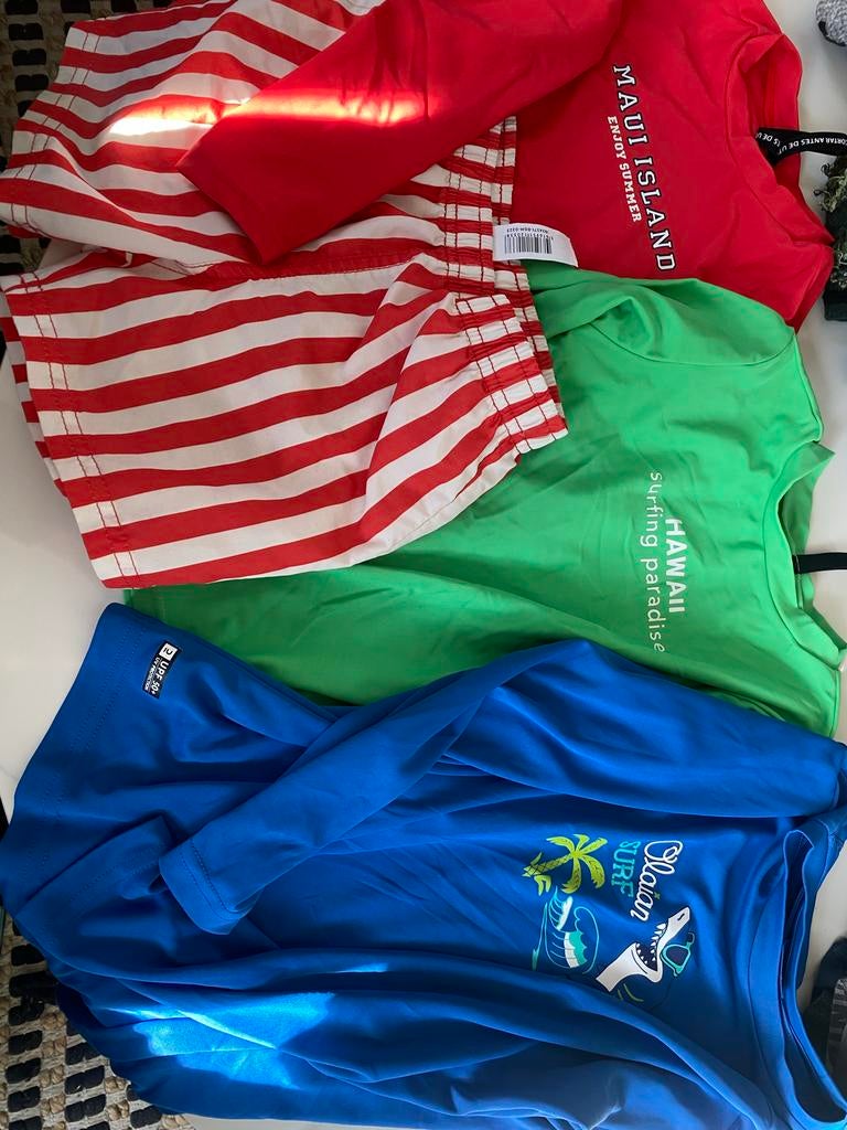 4x UV zwemshirts + bijpassende zwembroek maat 110, Kinderen en Baby's, Babykleding | Baby-zwemkleding, Gebruikt, UV-zwemkleding