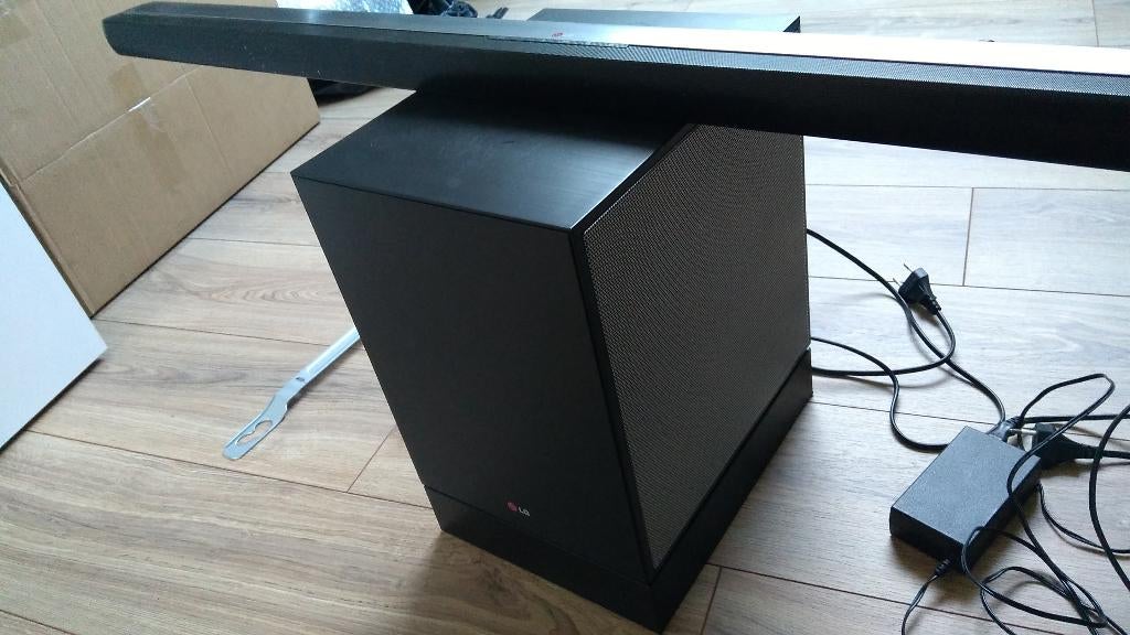 Soundbar LG met externe subwoofer, Audio, Tv en Foto, Soundbars, Ophalen, Bluetooth, Zo goed als nieuw
