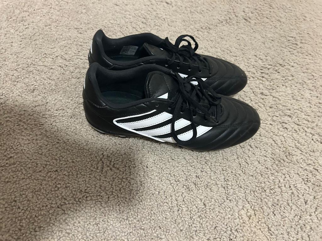 Adidas voetbalschoenen maat 39, Maat XS of kleiner, Schoenen, Ophalen of Verzenden, Zo goed als nieuw