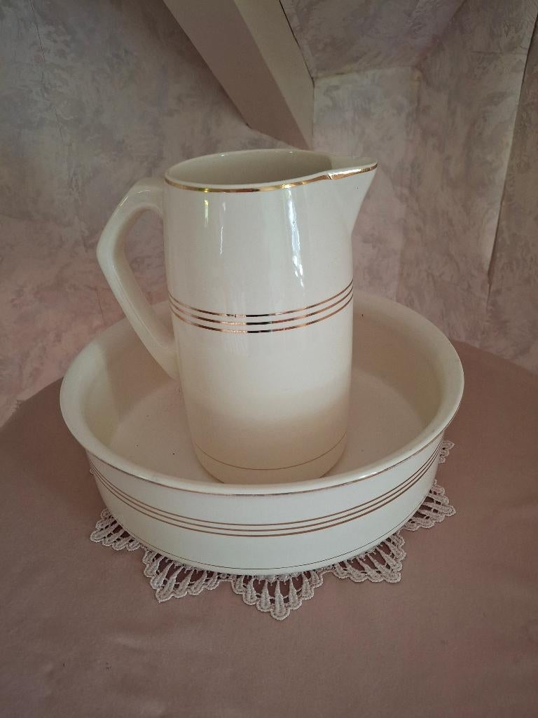 Twee antieke lampetstellen met kammenbakje en zeepbakje, Ophalen of Verzenden