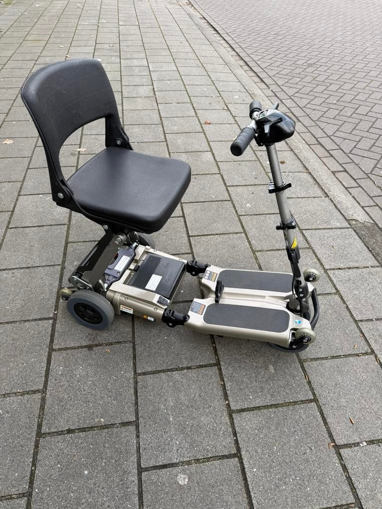 Opvouwbare scootmobiel Mango Luggie in NIEUWSTAAT, Ophalen, Inklapbaar, Zo goed als nieuw, Elektrische rolstoel