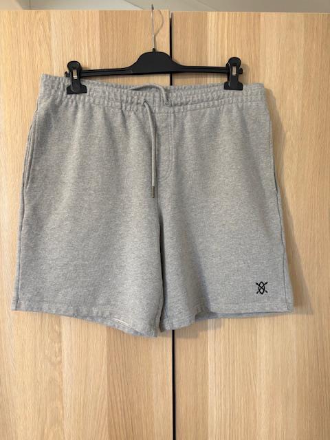 Daily Paper korte broek, Kleding | Heren, Ophalen of Verzenden, Zo goed als nieuw, Maat 52/54 (L), Grijs