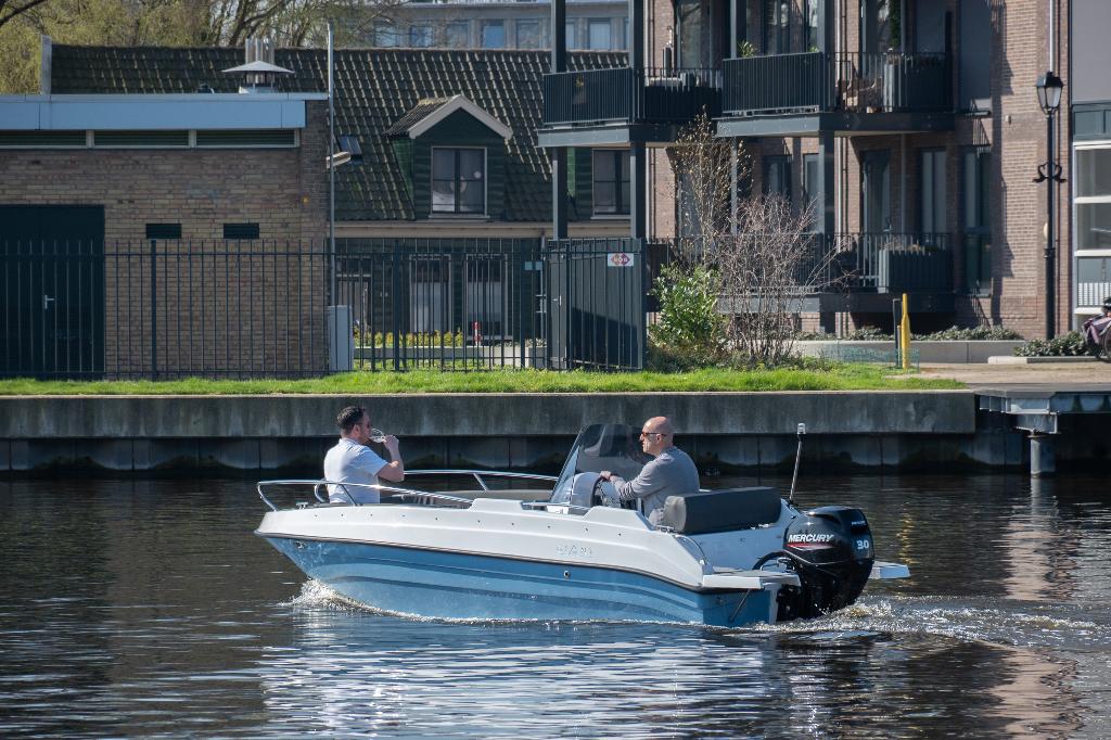 Giant 475 Sport - sportieve consoleboot, Ophalen, Nieuw, 30 tot 50 pk, 3 tot 6 meter