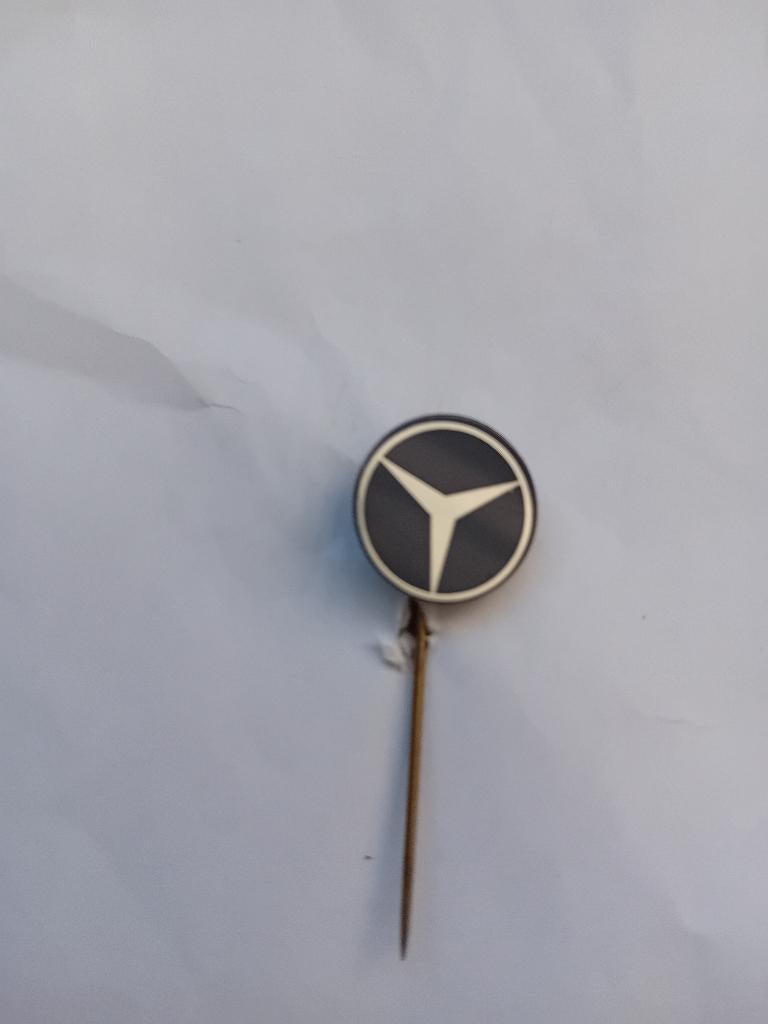 Pin - Mercedes, Ophalen of Verzenden, Zo goed als nieuw, Merk, Speldje of Pin