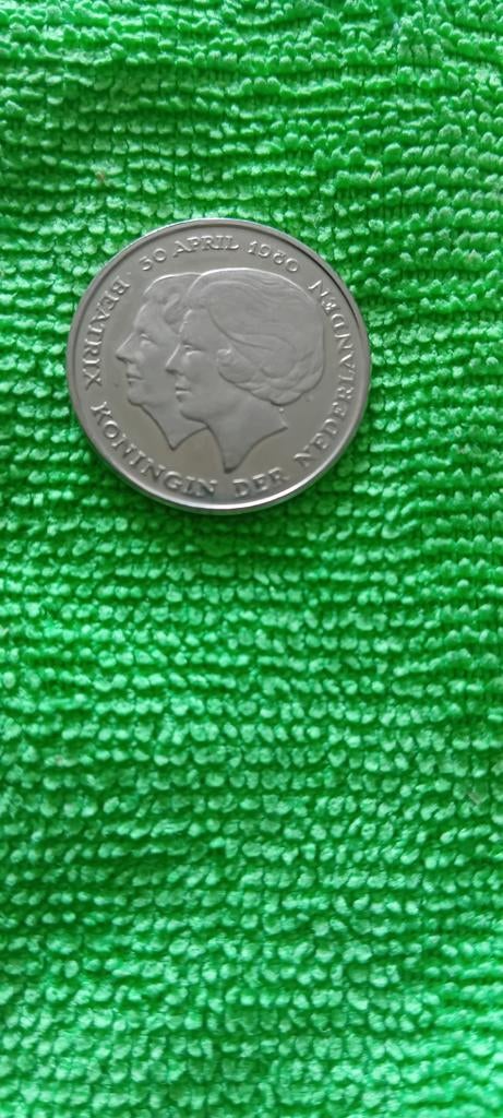 2 munten. Nederlandse 1 gulden munt 1980, Beatrix en Juliana, Ophalen of Verzenden