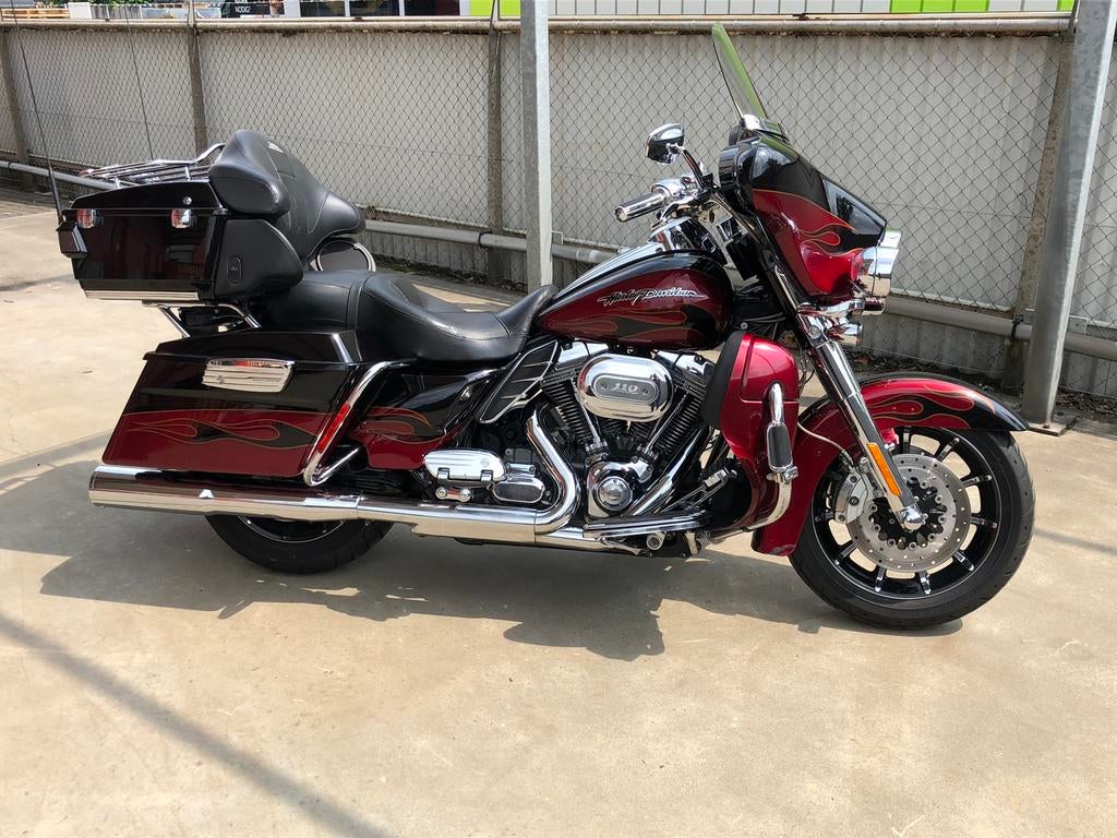 Harley Electra Ultra glide CVO 2011 FLHTCUSE6, Motoren, 2 cilinders, Particulier, Meer dan 35 kW, Toermotor