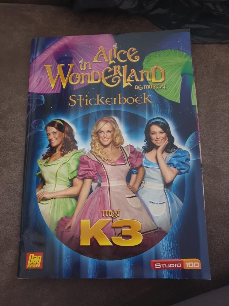 Alice in Wonderland Stickerboek K3, Ophalen of Verzenden, Gelezen, Studio 100, Sprookjes