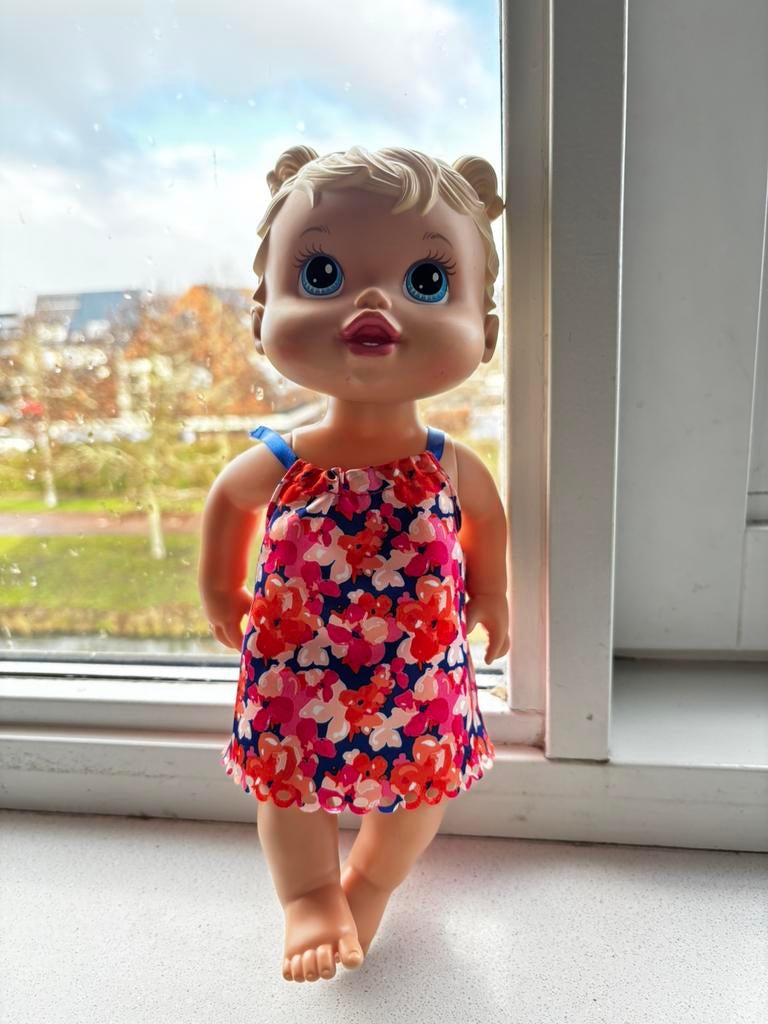 Hasbro 2012 baby, Verzamelen, Poppen, Ophalen of Verzenden, Zo goed als nieuw, Pop