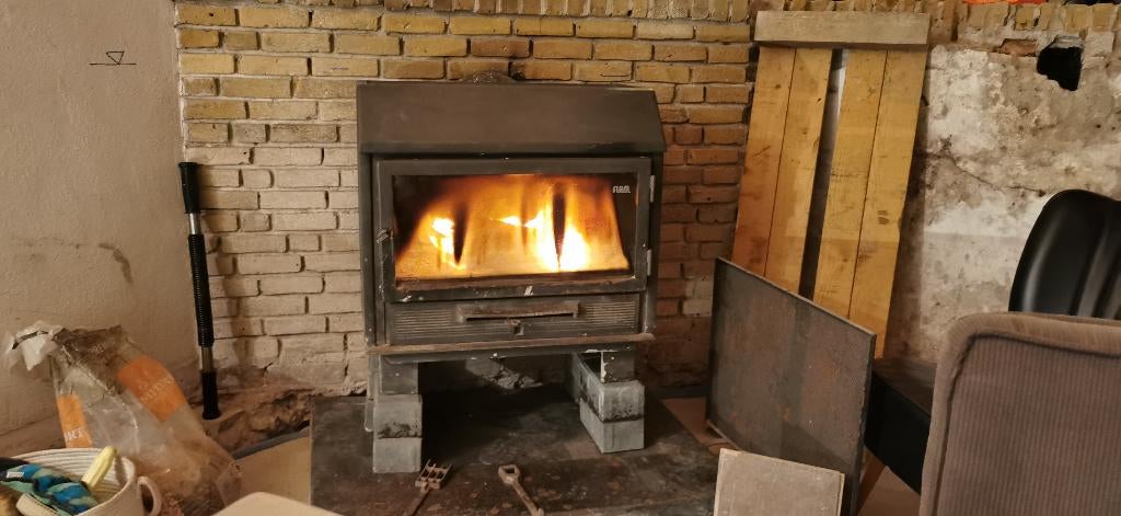 kachel / allesbrander van FLAM vrijstaand (moet weg!), Ophalen, Gebruikt, Houtkachel, Vrijstaand