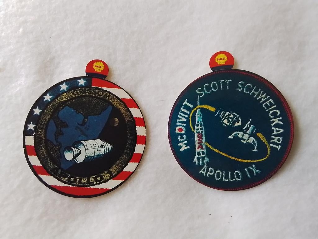 2 originele Apollo stickers Shell, Verzamelen, Ophalen of Verzenden, Gebruikt, Overige onderwerpen, Button