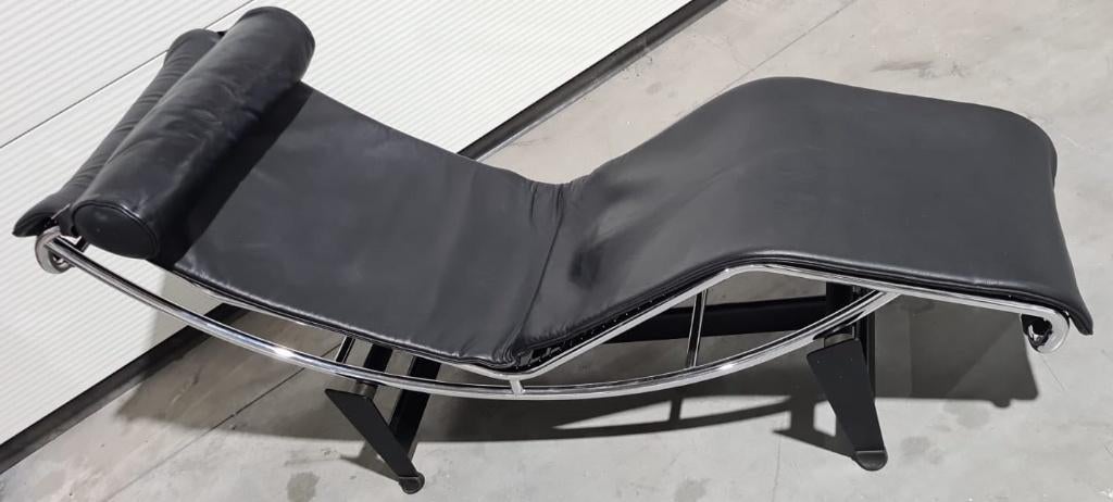 Cassina Le Corbussier LC4 Chaise Longue à Reglage continu, Ophalen, Eenpersoons, Leer, Zo goed als nieuw