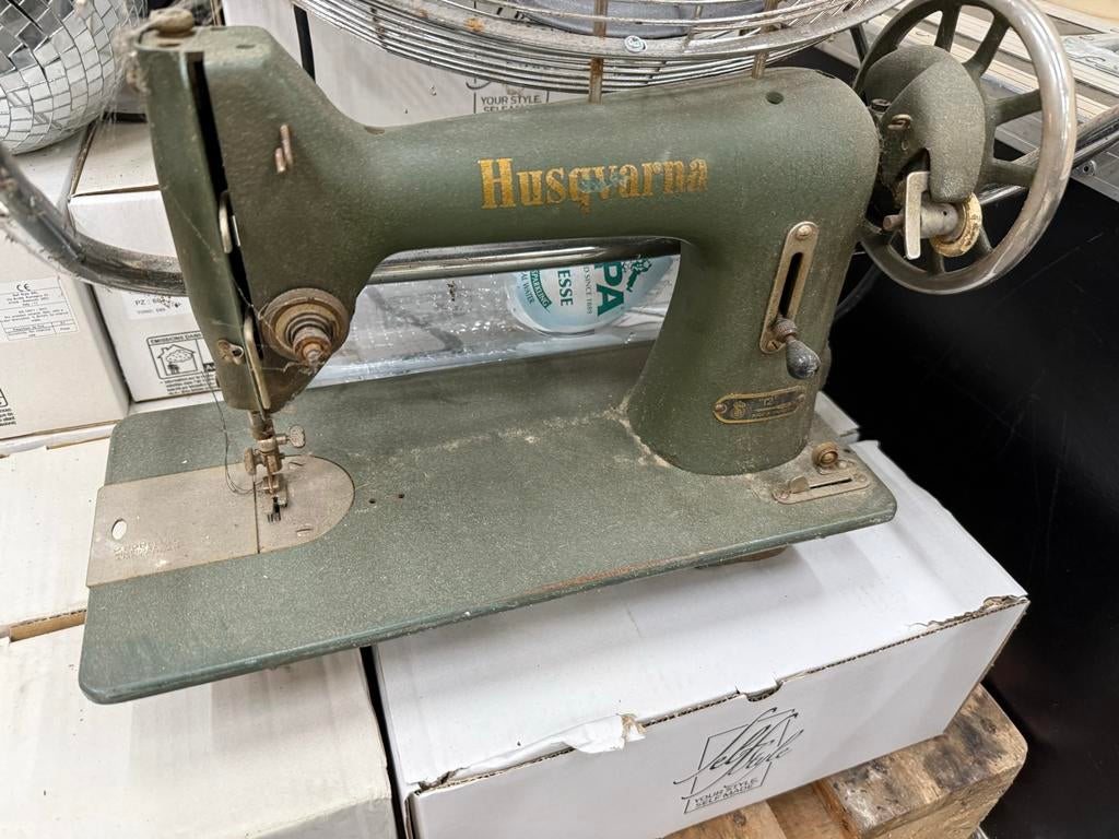 Vintage Husqvarna Naaimachine, Hobby en Vrije tijd, Naaimachines en Toebehoren, Ophalen, Gebruikt, Naaimachine, Husqvarna
